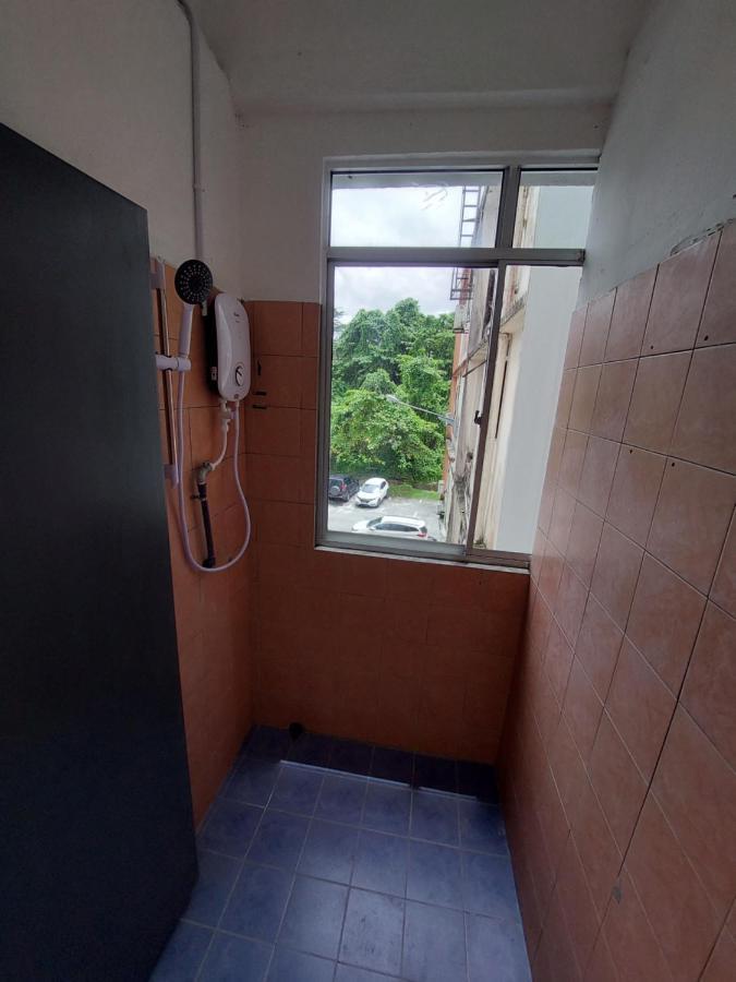 Swanling Kuching Hostel Buitenkant foto