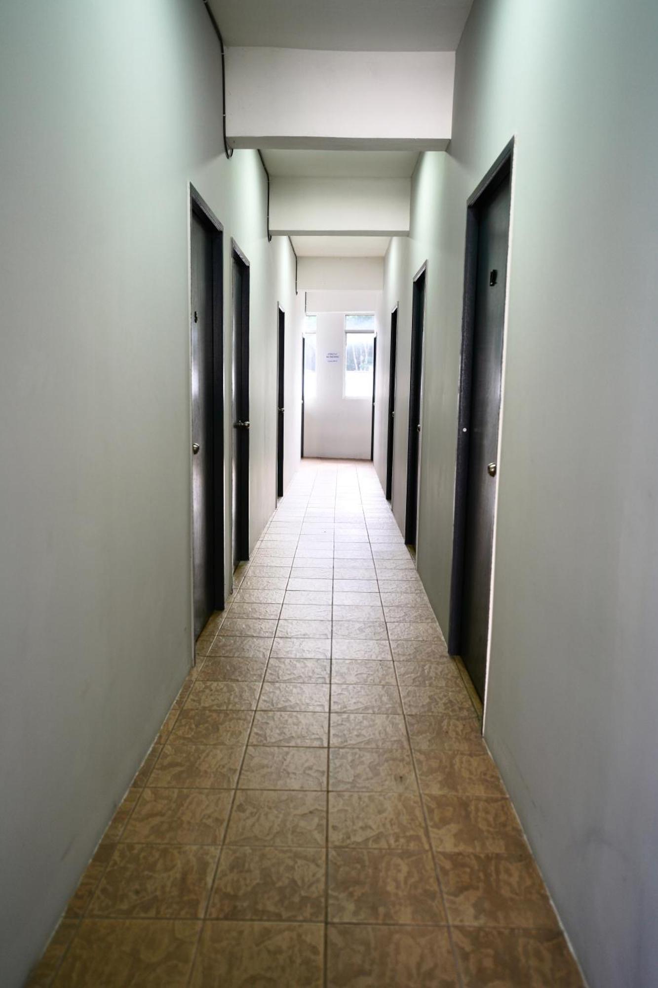 Swanling Kuching Hostel Buitenkant foto